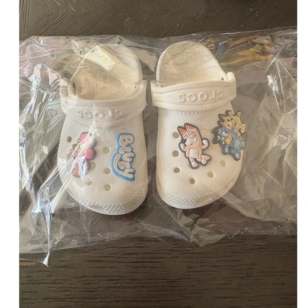Crocs Kids Classic Clogs White with Bluey Bingo Jibbitz Charms Size C6